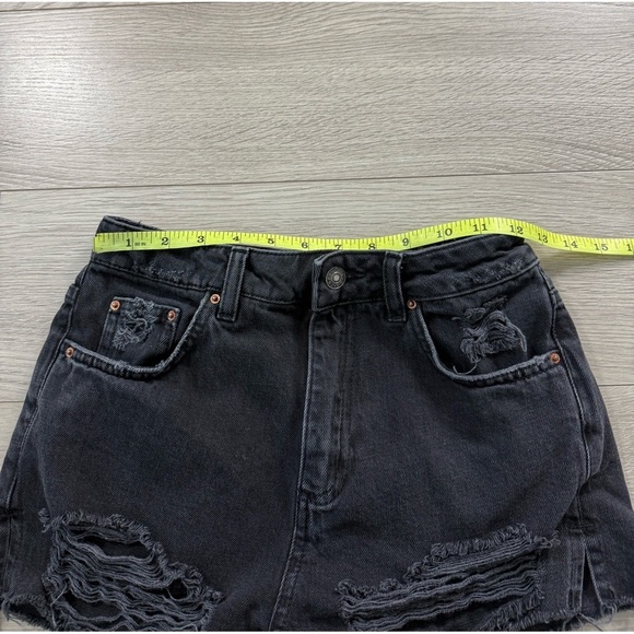 Topshop Black Distressed Denim Mom Shorts - Picture 7 of 9